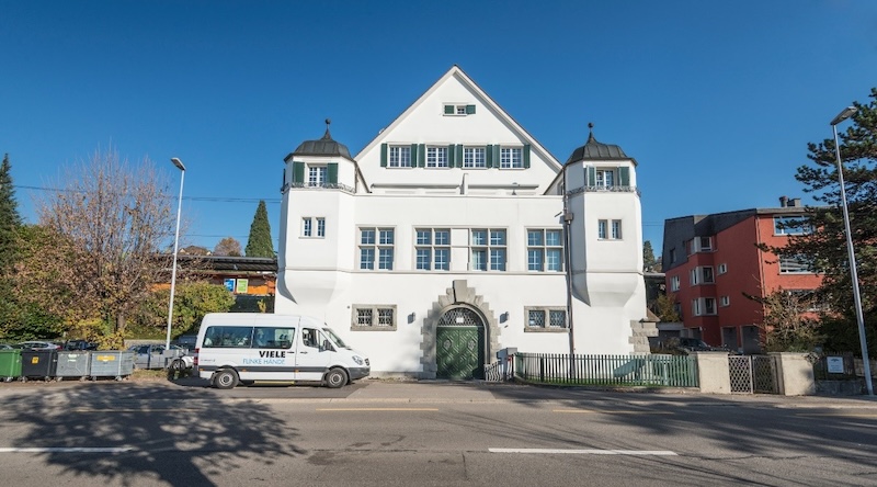 Das gemeindeeigene Haus Seestrasse 69, wo das Züriwerk produziert (Foto: pd)