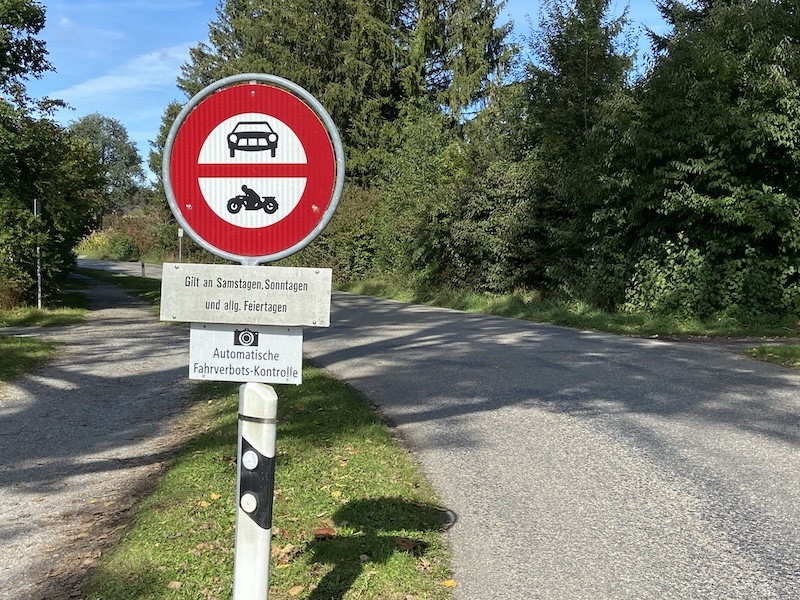 Fahrverbot an der Sennhofstrasse an Wochenenden und Feiertagen