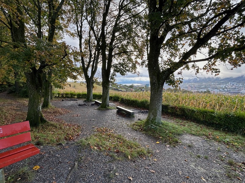 Ein grossartiger Ausblick, auch wenn das Wetter noch nicht so recht will (Fotos: Adrian Michael)