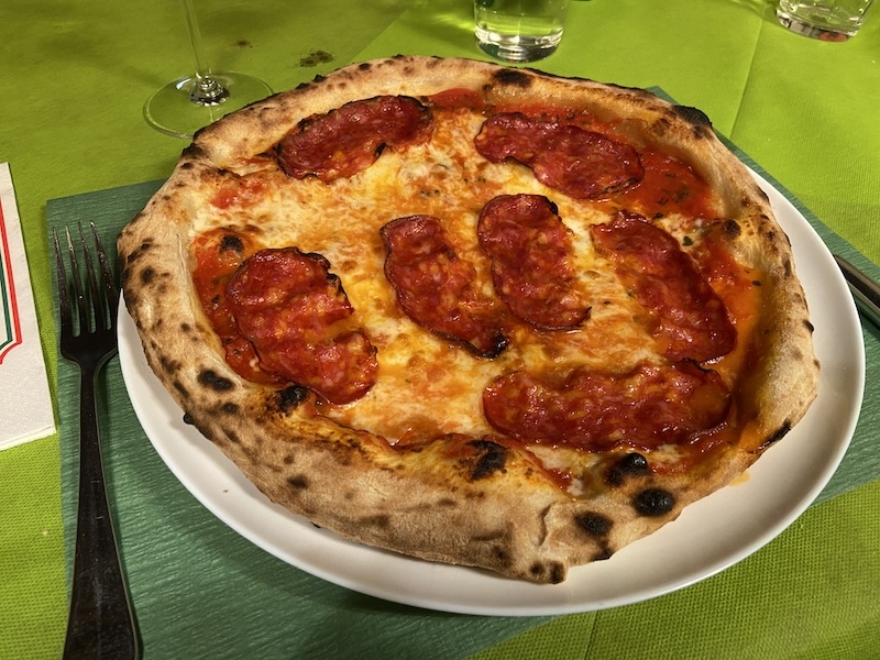 Hauptspeise Nr. 2: Pizza Salami