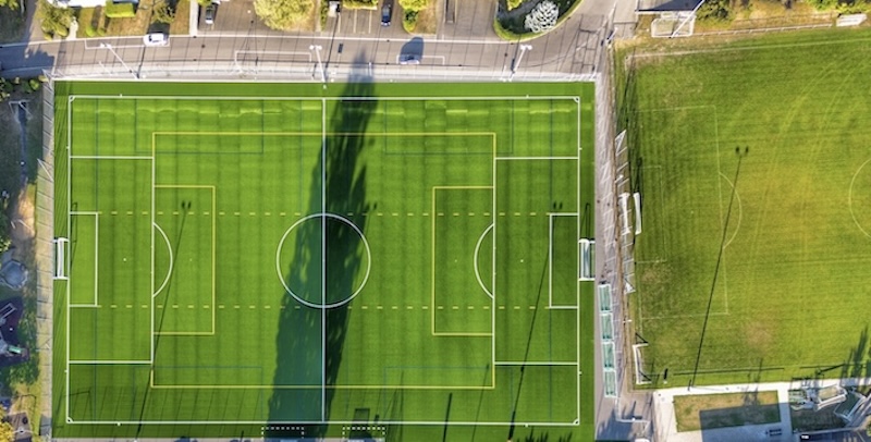 Fussballplätze auf dem Riet – rechts das alte Rasenfeld