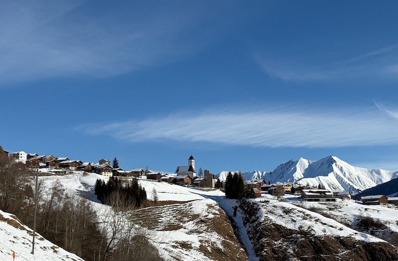 Lumbrein mit dem mittelalterlichen Wohnturm